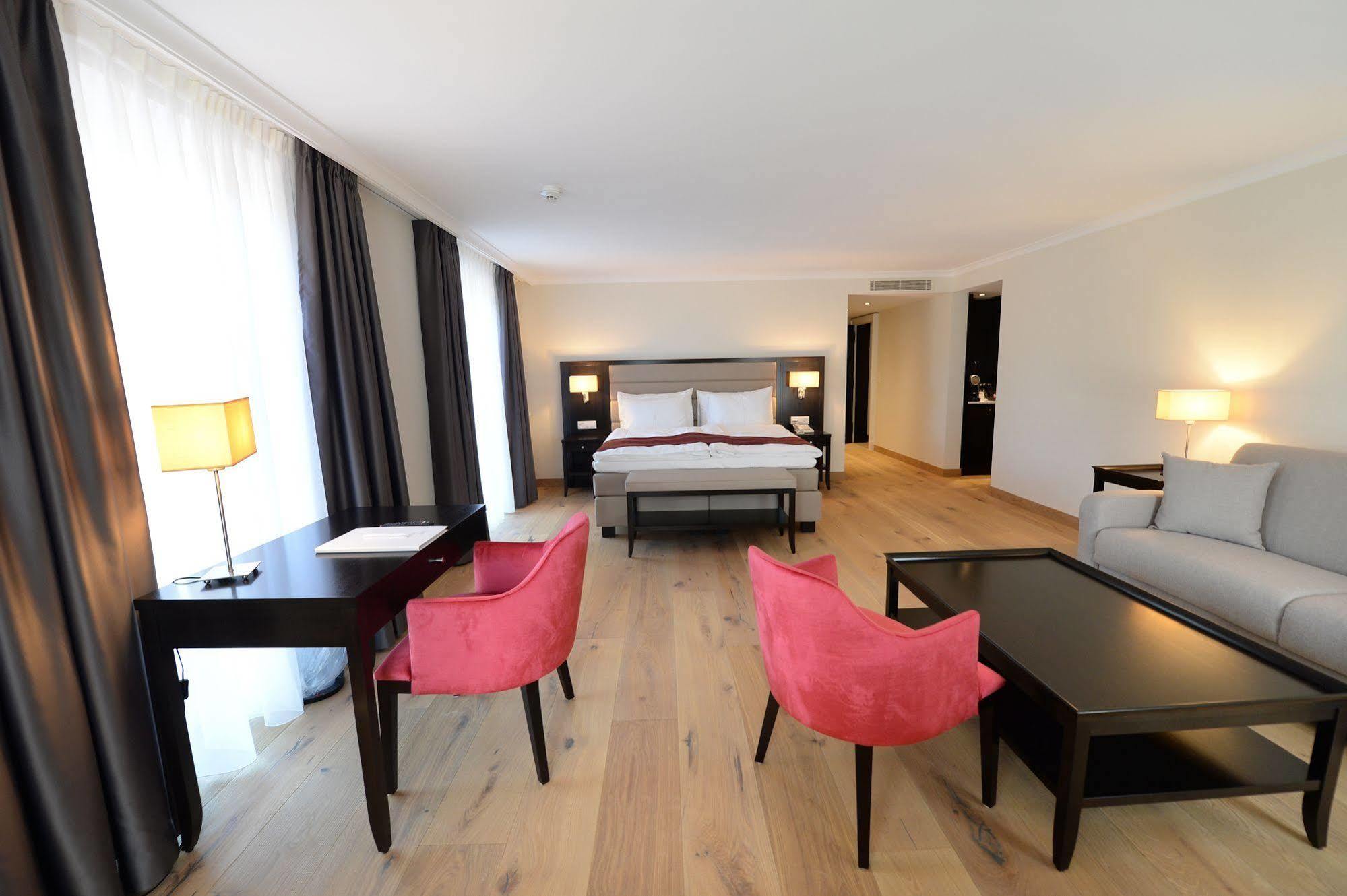 איוורדון לה באן Hotel La Prairie, Swiss Bike Hotel מראה חיצוני תמונה